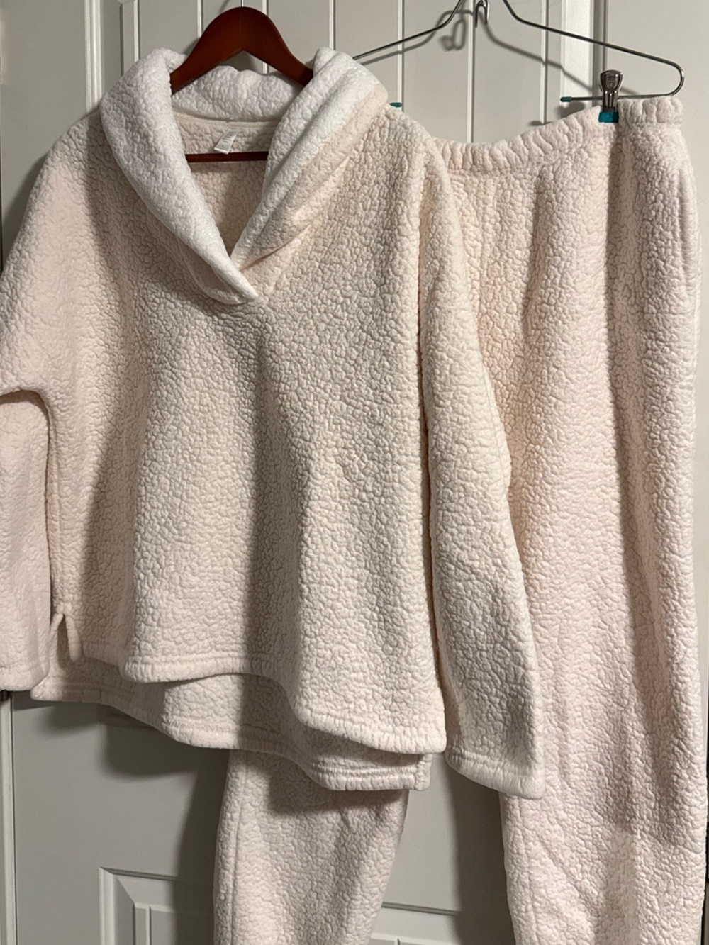 Women's Cream Cowl Neck Sherpa Fluffy Sweater Pants set Sz L Loungewear